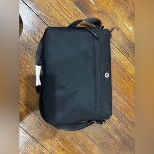 Black Crossbody Bag LULULEMON comes with changing pad